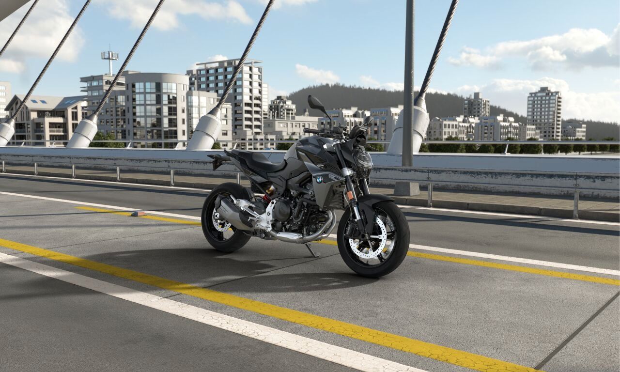 Fahrzeugabbildung BMW F 900 R Triple Black 2 Pakete