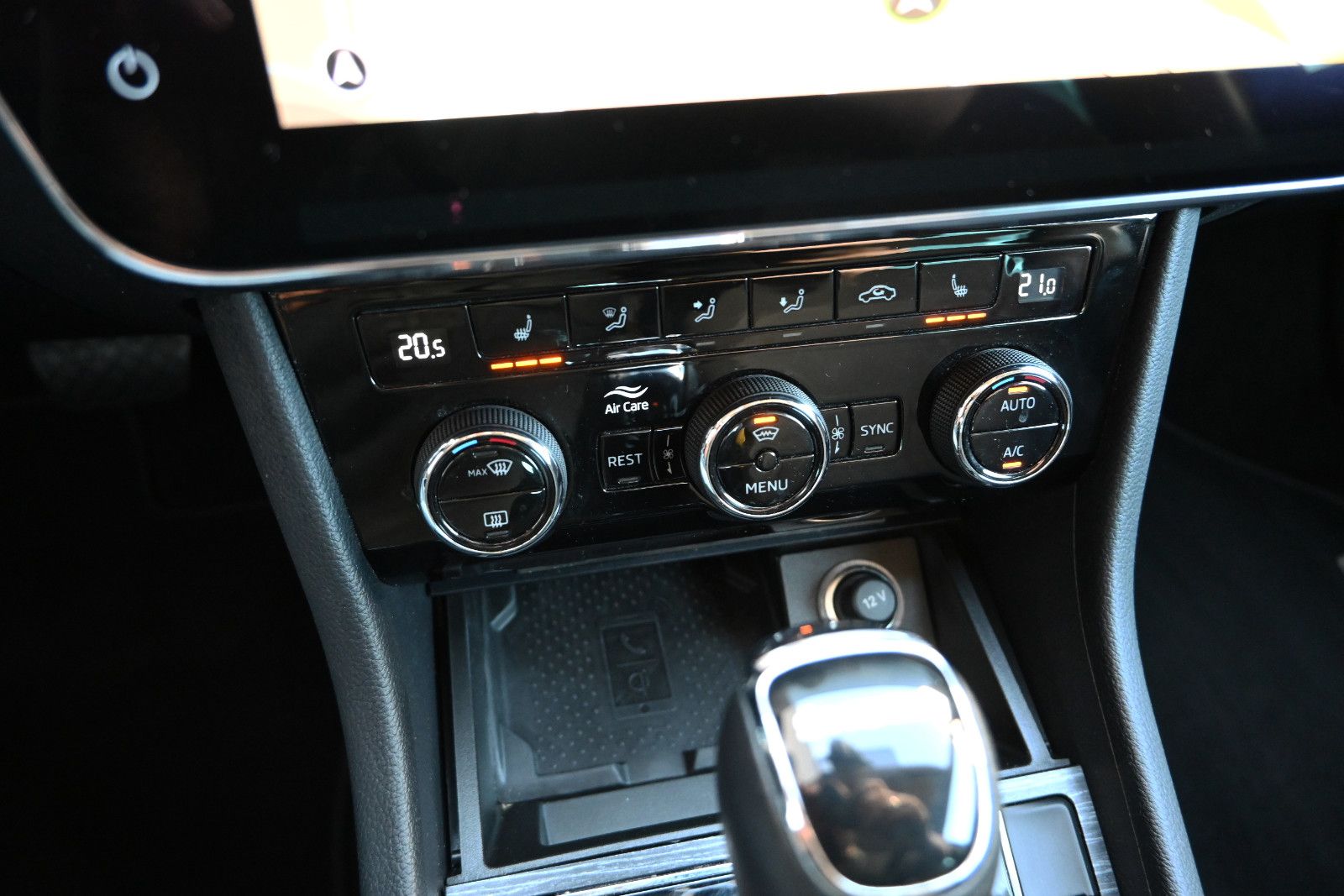 Fahrzeugabbildung SKODA Superb 1.5 TSI ACT DSG STYLE COMBI °ACC°AHK°