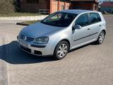 Volkswagen Golf 5 1.6L (AUTOMATIK) TÜV NEU... - Volkswagen Golf aus 2004: Golf5