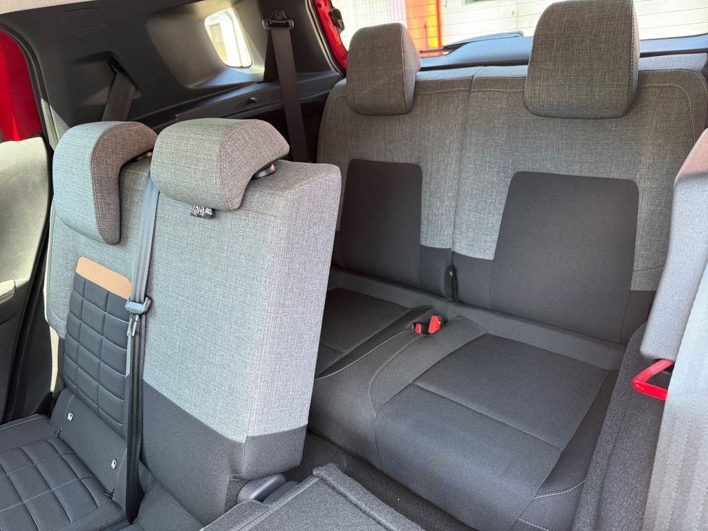 Fahrzeugabbildung Citroën C3 Aircross Turbo 100 PLUS 7-Sitzer