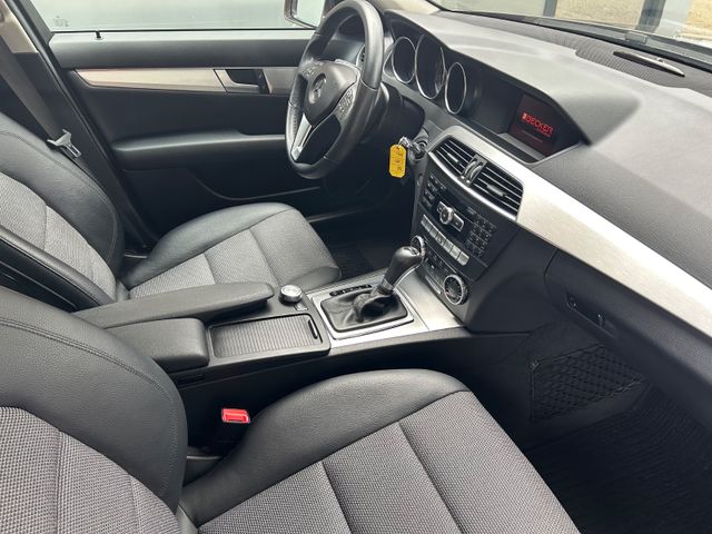 Fahrzeugabbildung Mercedes-Benz C 180 Avantgarde Auto.+AHK+Navi+Xenon+Teilleder+