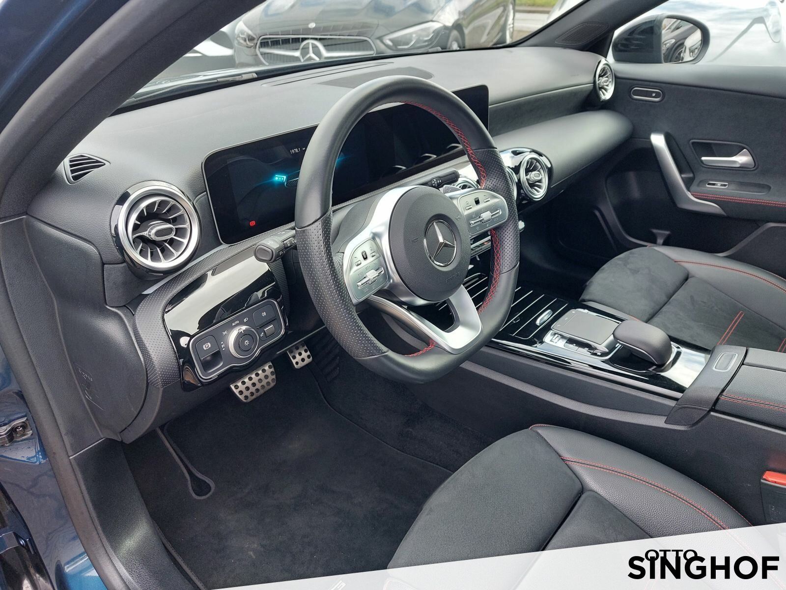 Fahrzeugabbildung Mercedes-Benz A 250 4matic AMG Pano+Night+LED+Rü Kam+Ambiente+