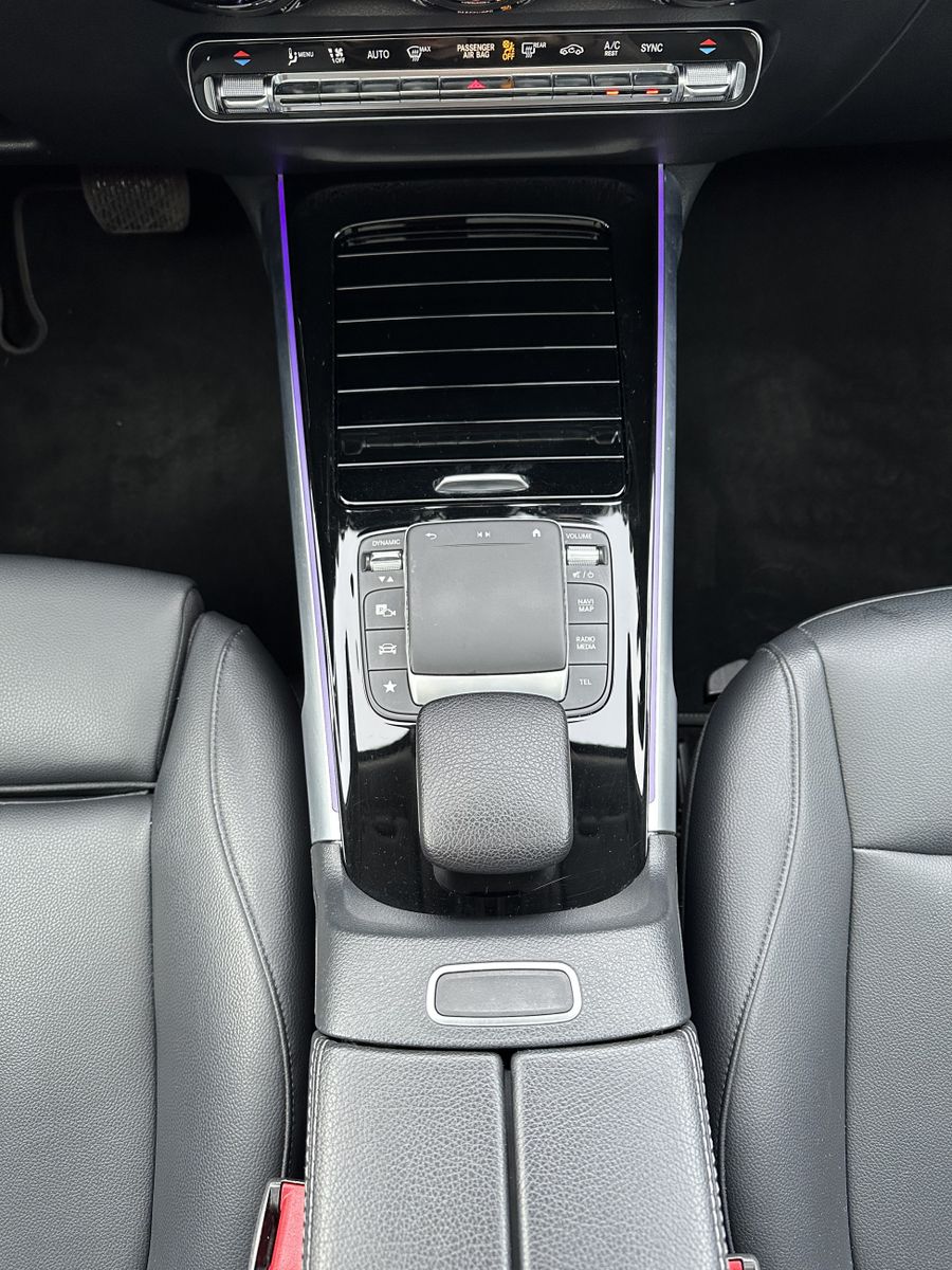 Fahrzeugabbildung Mercedes-Benz GLB 220d 4Matic AMG-Line NAV+LED+PANO+18ZO+360°
