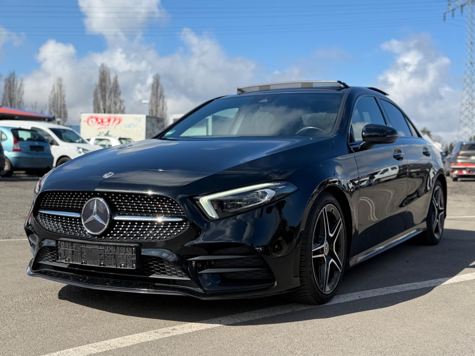 Mercedes-Benz A 200 AMG LINE/PANO/KAMERA/ABMIENTE/KEYLESS