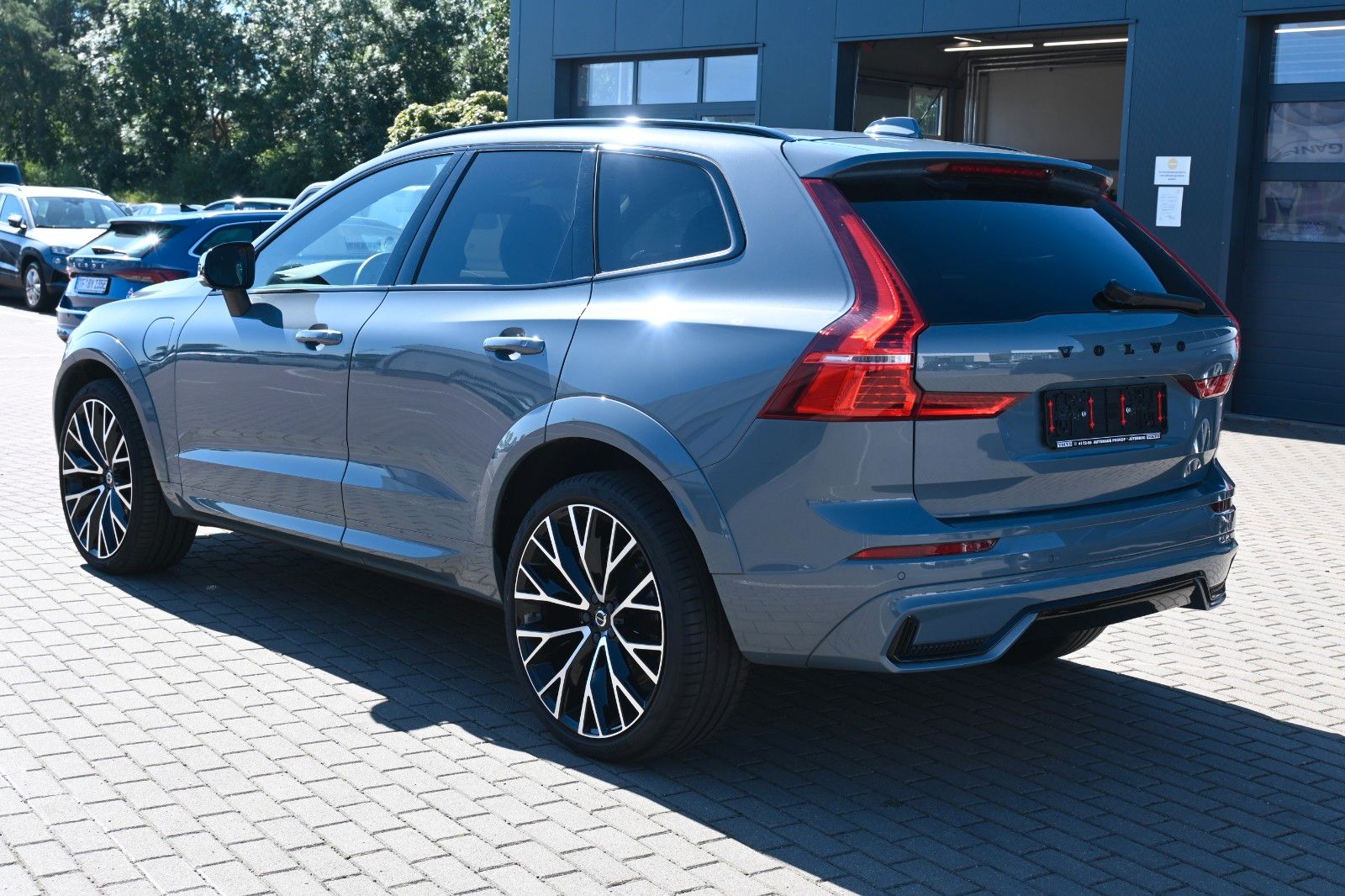 Fahrzeugabbildung Volvo XC60 T8 AWD Recharge R-Design*STDHZG*H&K*ACC*AHK