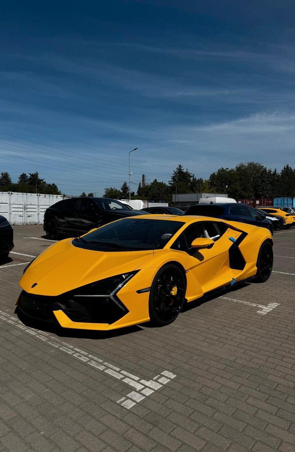 Lamborghini Revuelto