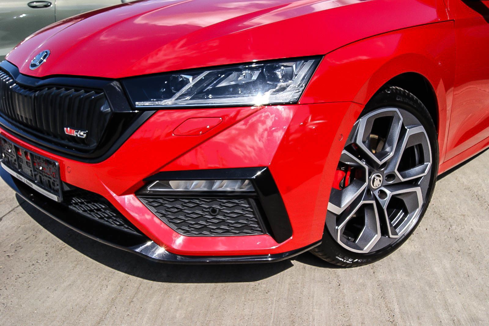 Fahrzeugabbildung SKODA Octavia Combi RS 4x4 CHALLENGE HEADUP pACC AHZV