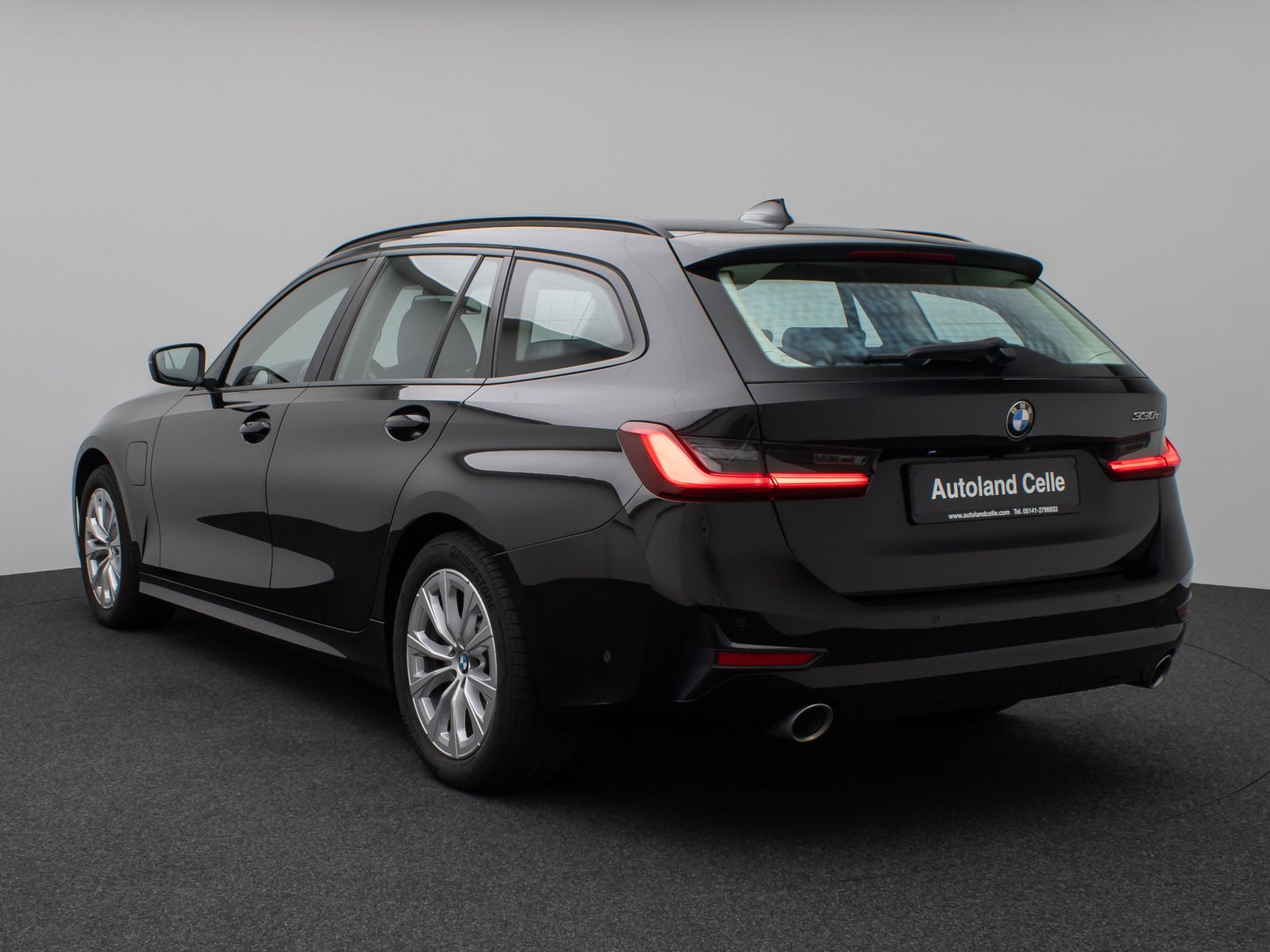 Fahrzeugabbildung BMW 330e Kamera DAB CockPitPr DrivAssis Alarm Sport