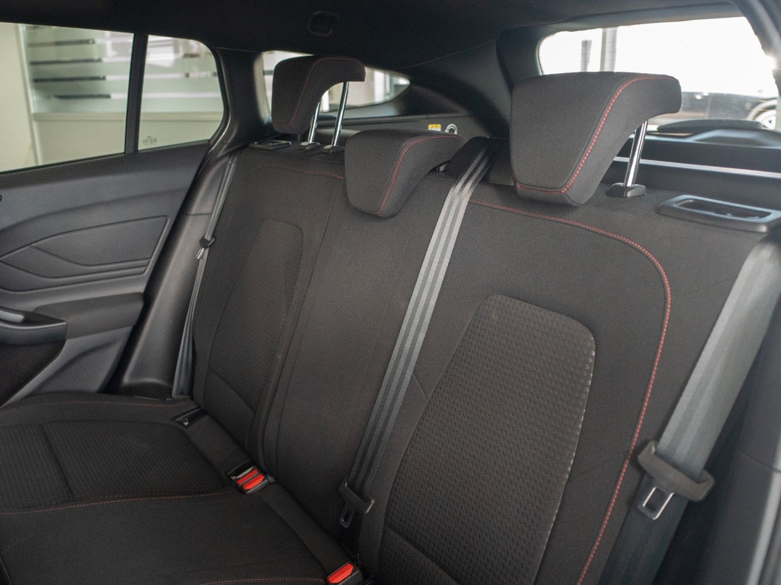 Fahrzeugabbildung Ford Focus Turnier ST-Line AUTOM./WINTER-P./AHK