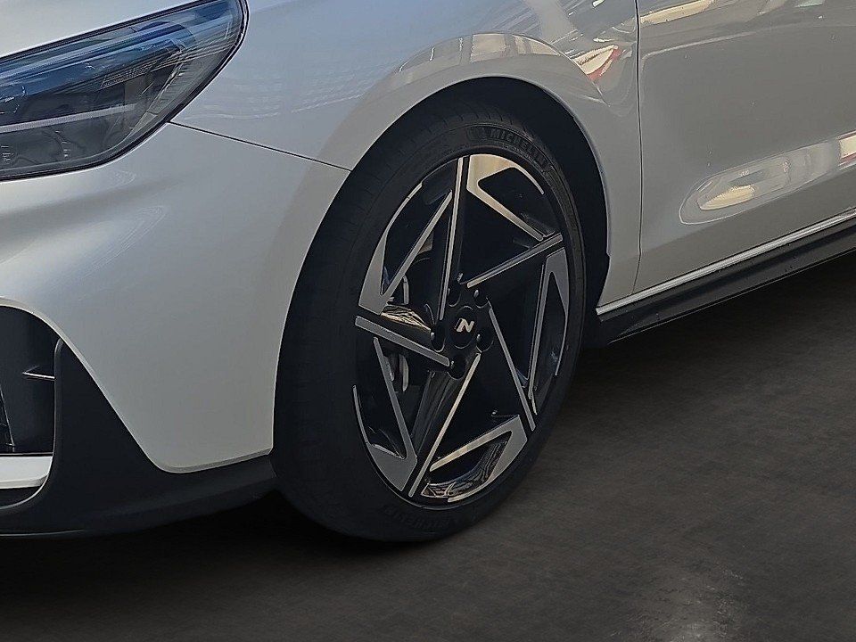 Fahrzeugabbildung Hyundai i30 1.5T 140PS N LINE Sitz Pano