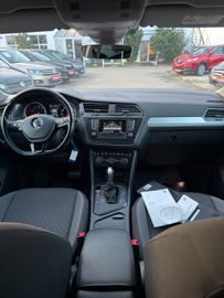 Volkswagen Tiguan - 11