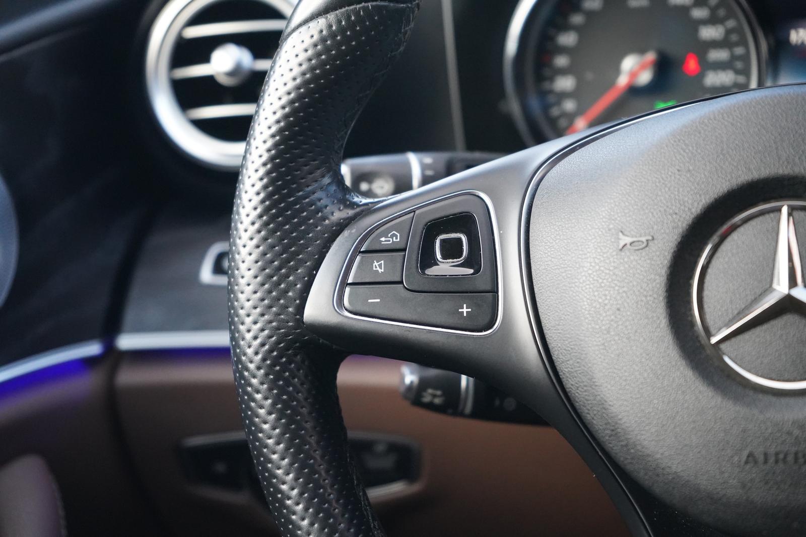 Mercedes-Benz E220 dT-Modell Avantgarde Klimaaut. Navi LED AHK