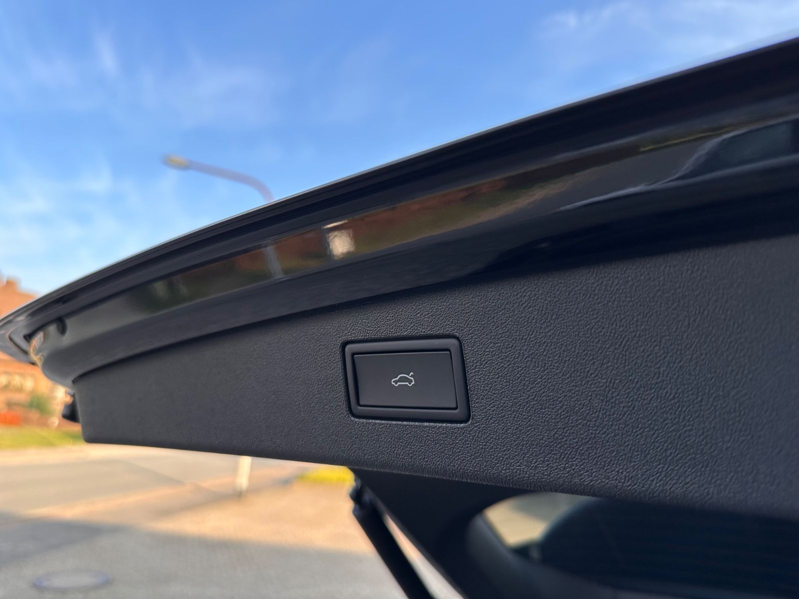 Fahrzeugabbildung Volkswagen Tiguan R-Line 1.5 eTSI AHK/Matrix/Navi/APP/ACC