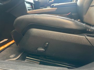 Mercedes-Benz E 250 CGI BlueEfficiency *Avantgarde*BiXenon*