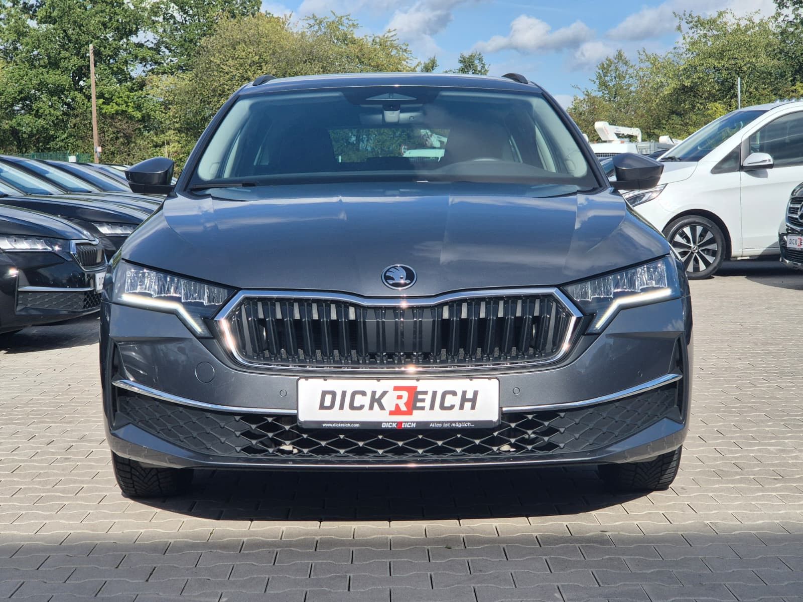 Fahrzeugabbildung SKODA Octavia 1.5 eTSI DSG Selection LED*AHK*5J-Gar.