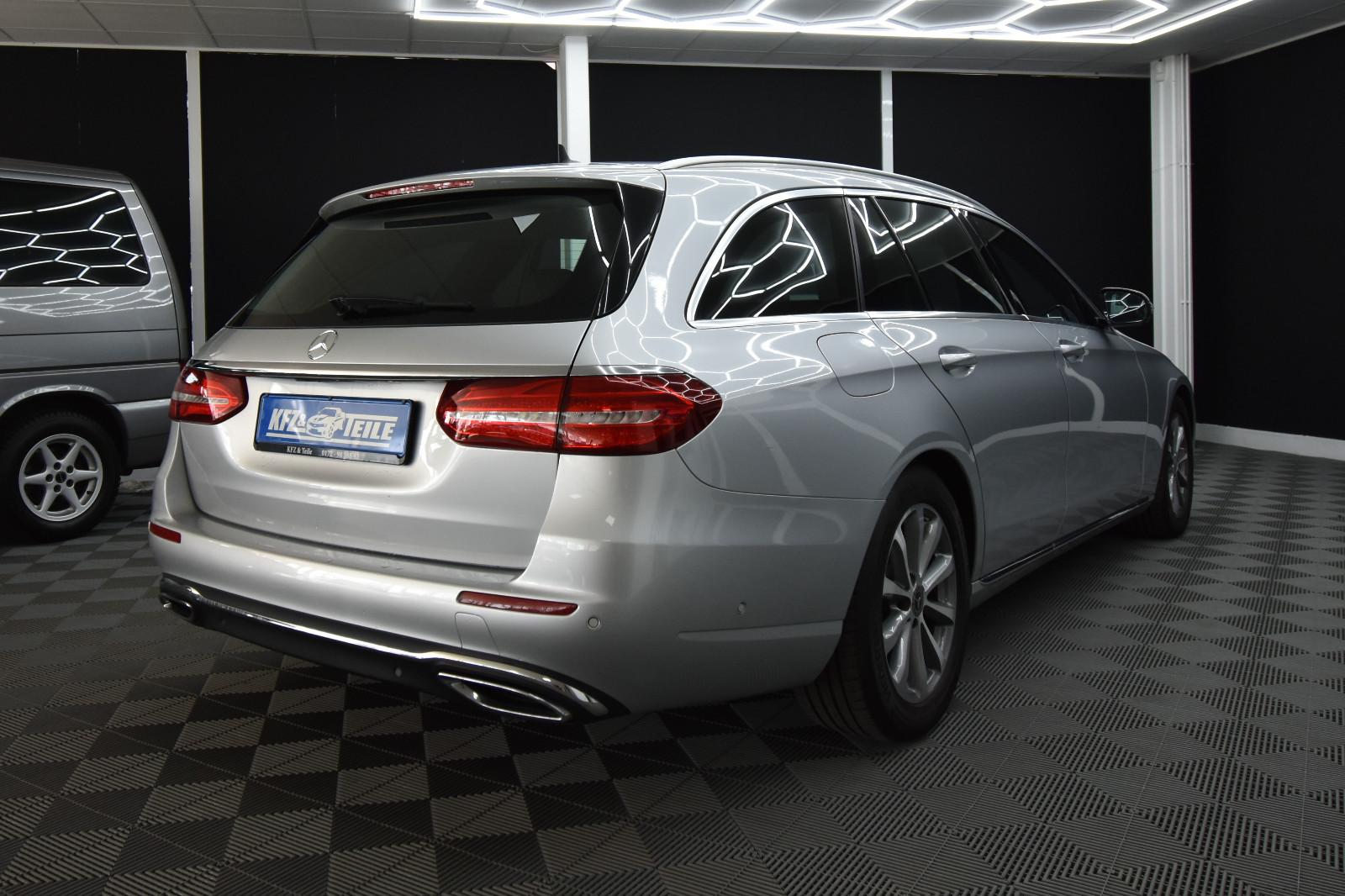 Mercedes-Benz E 220  SHZ AHK RFK LED Ambiente.