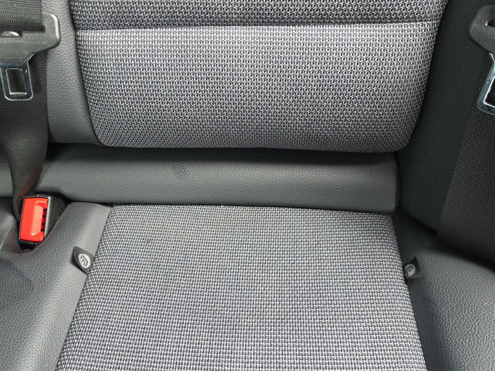 Fahrzeugabbildung Mercedes-Benz C 200 CGI BlueEfficiency AVANTGARDE/AUTOMATIK