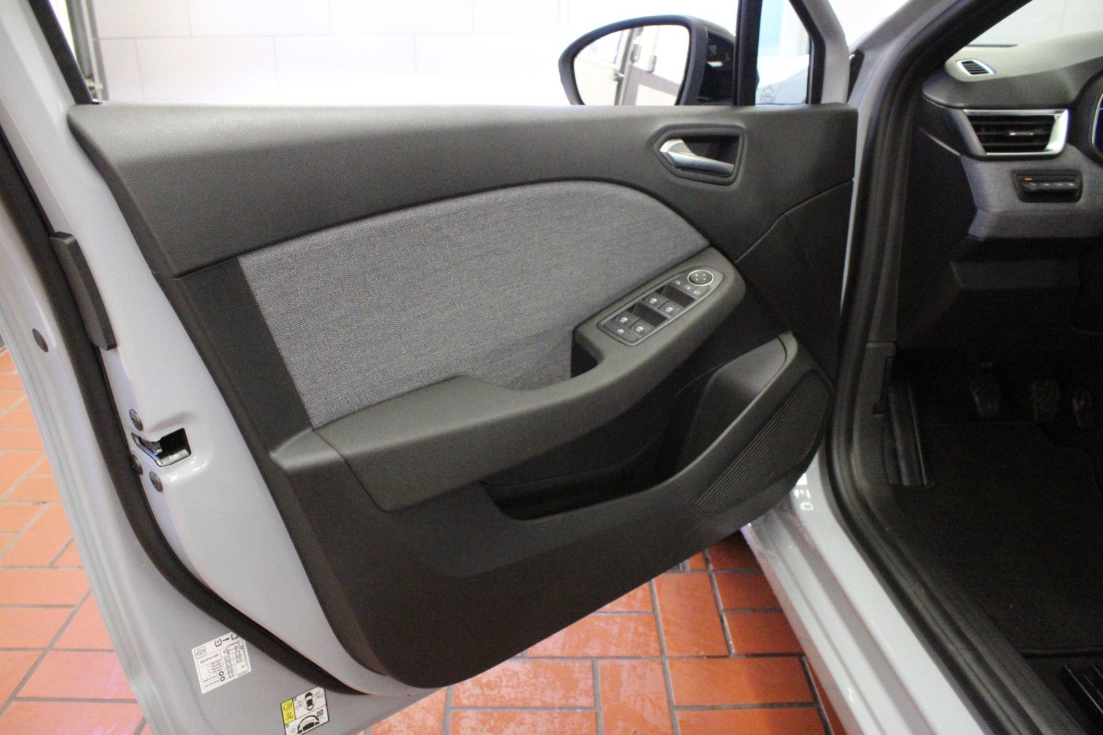 Fahrzeugabbildung Renault Clio TCe 90 Techno *Look-Paket*Winter-Paket*Bose