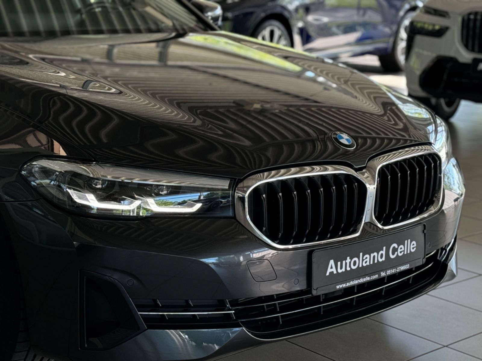 Fahrzeugabbildung BMW 530i Kamera DAB WLAN Fernlichtassist Alarm AHK