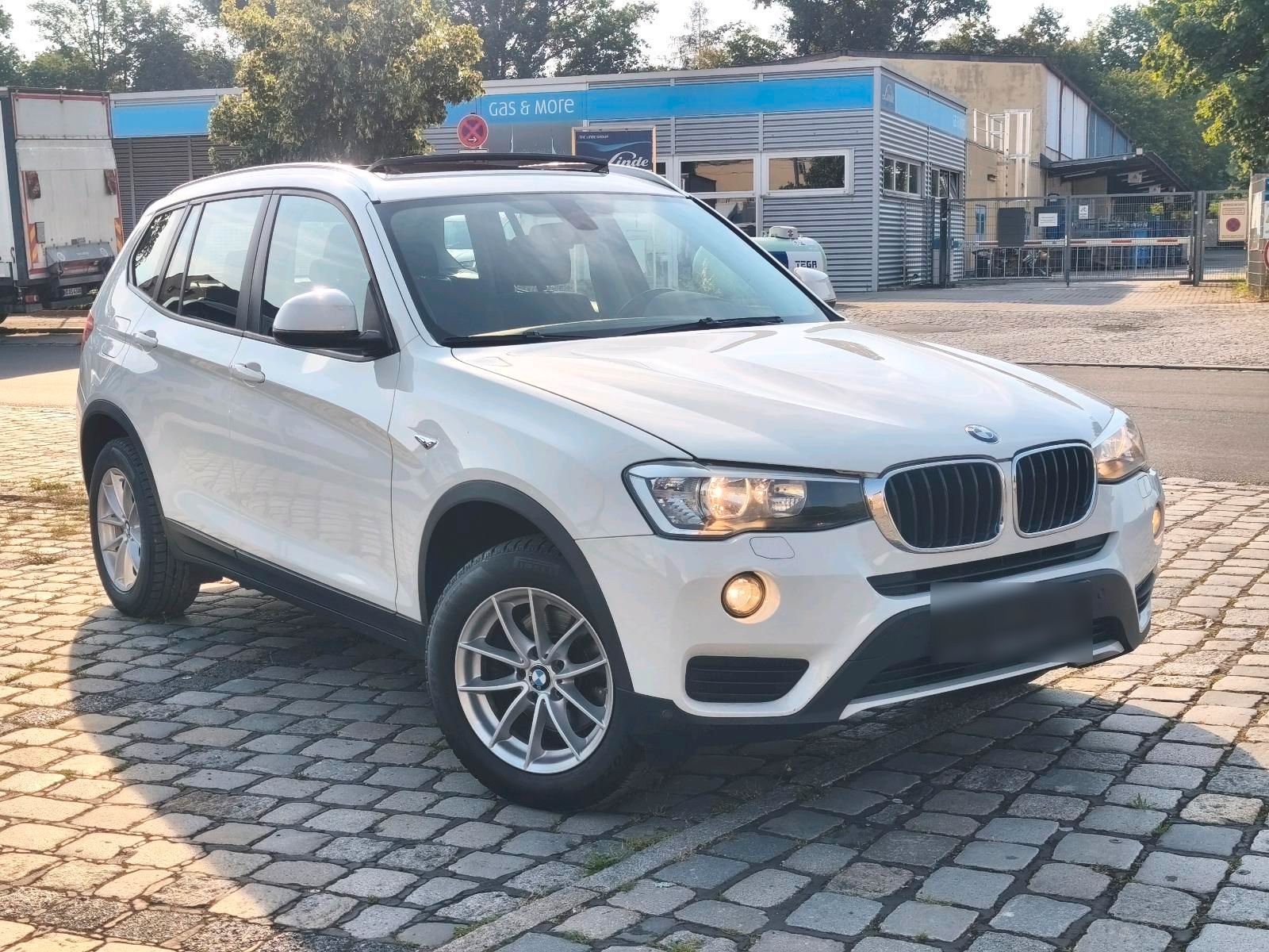 BMW BMW X3 2.0D // TOP Zustand // Pano // TÜV ...