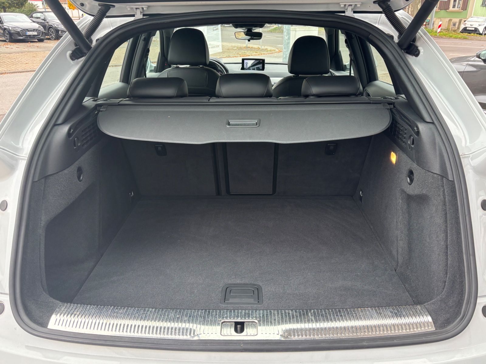 Fahrzeugabbildung Audi Q3 S-line quattro Kam SHZ