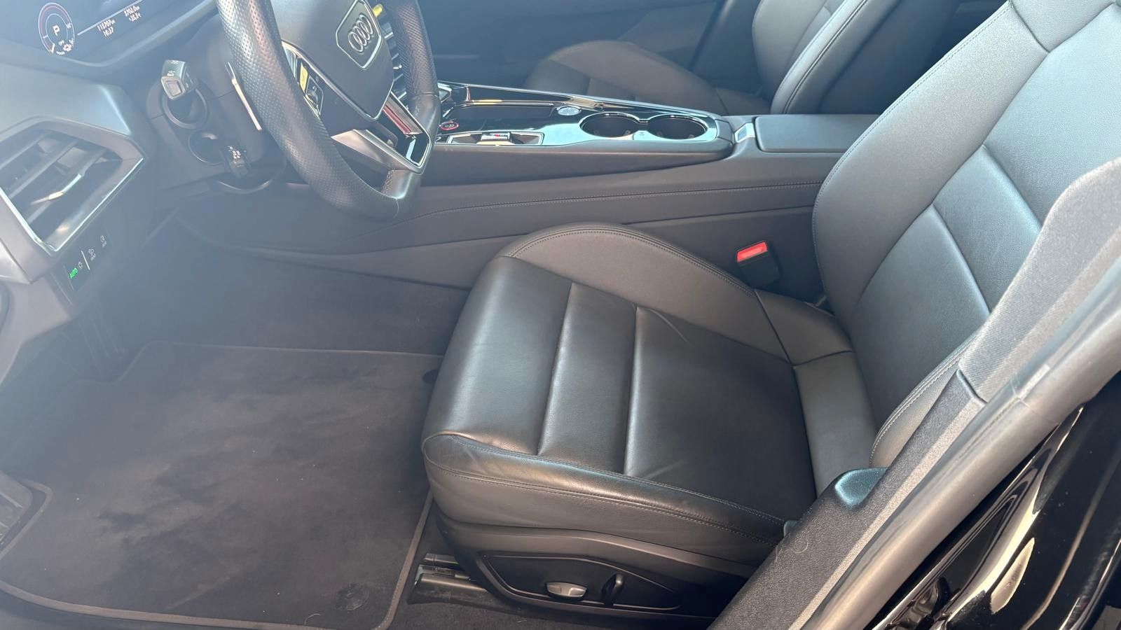 Fahrzeugabbildung Audi e-tron GT quattro