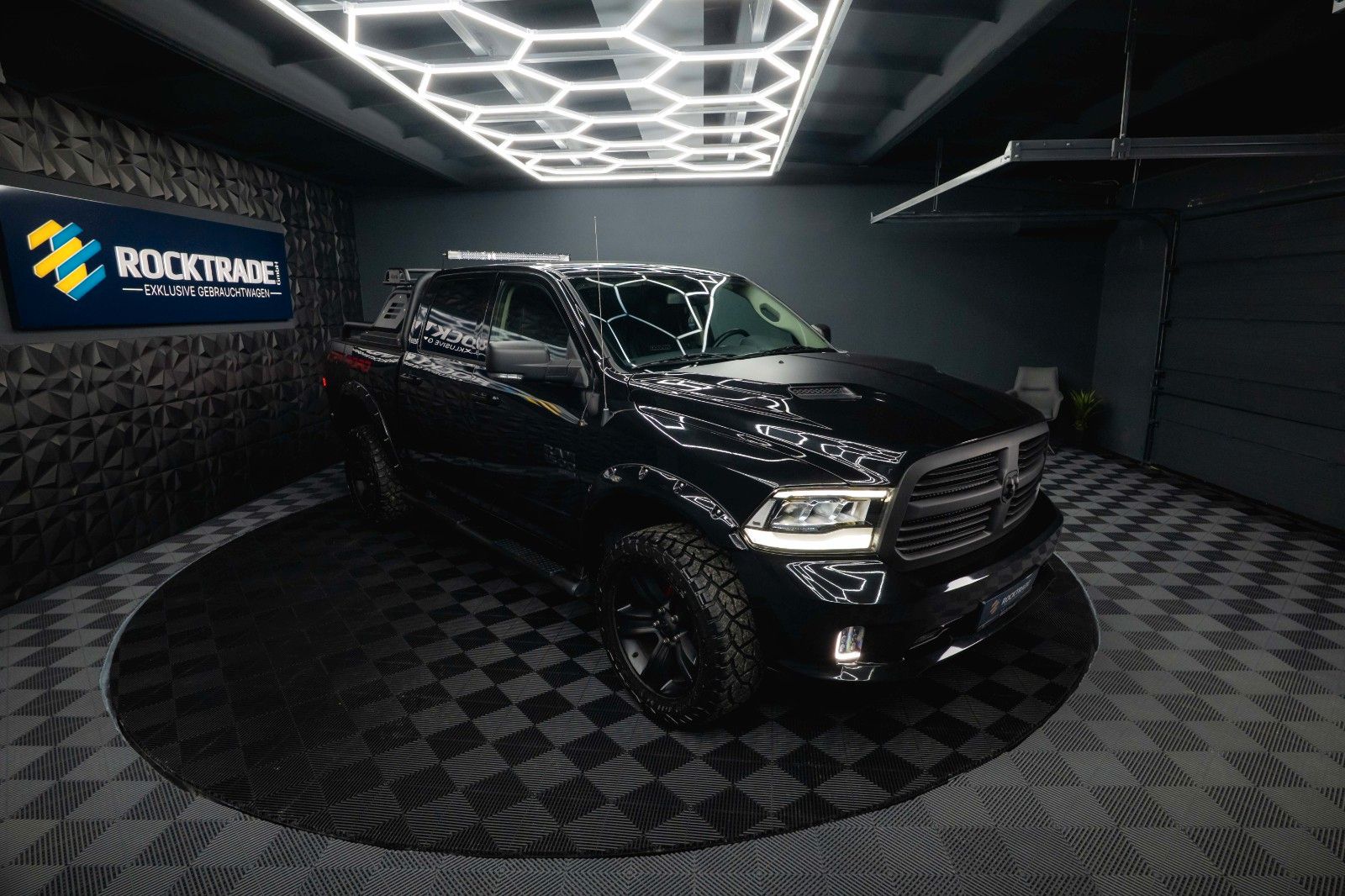 Fahrzeugabbildung Dodge RAM 3.6 V6 4x4 OFFROAD BLACK EDITION *LED*6Sitze