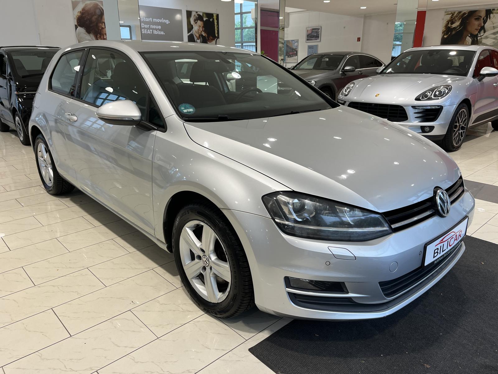 Volkswagen Golf 1.6TDI DSG/PDC/SHZ/Allwetter/Scheckheft.