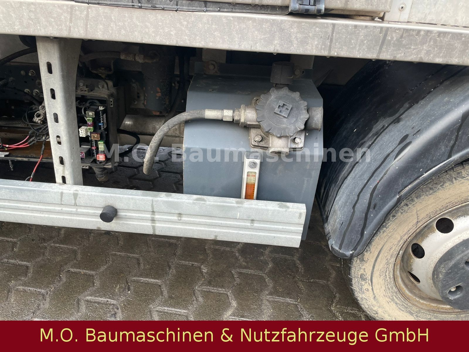 Fahrzeugabbildung Nissan Cabstar Topy 11 /  11 Meter/Motorschaden