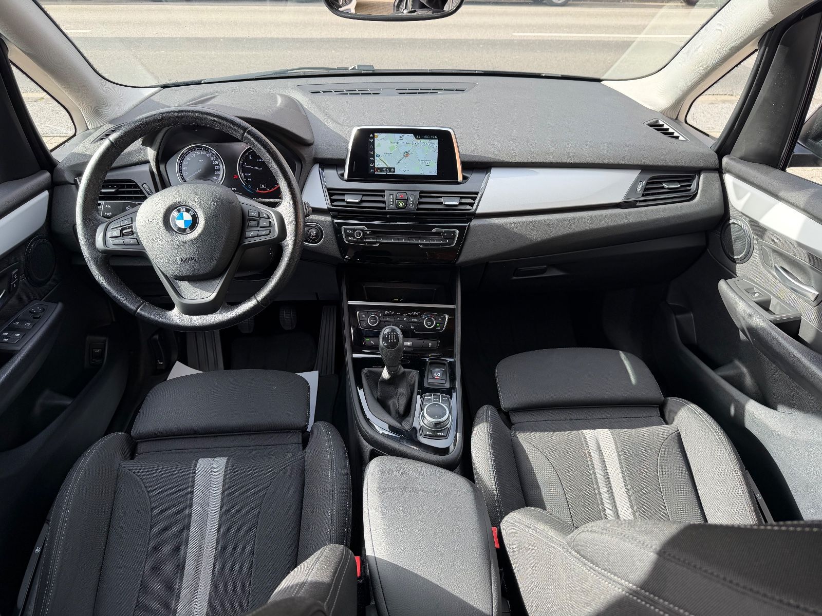 Fahrzeugabbildung BMW 218 Active Tourer NAVI LED AHK TEMPOMAT