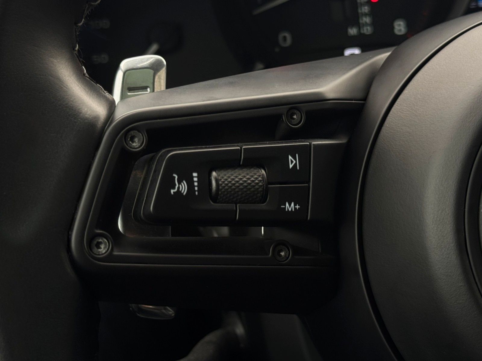 Fahrzeugabbildung Porsche Macan GTS PASM Chrono Carbon Pano Bose Std-HZG