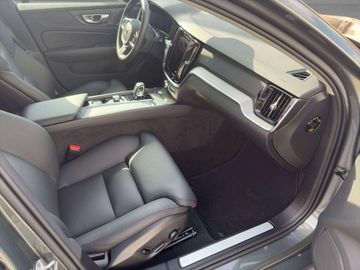 Volvo V60 Plus Dark B4 Mild-Hybrid Benzin*Head-Up*360 