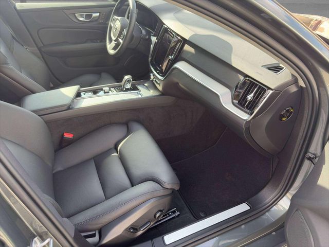 Volvo V60 Plus Dark B4 Mild-Hybrid Benzin*Head-Up*360 