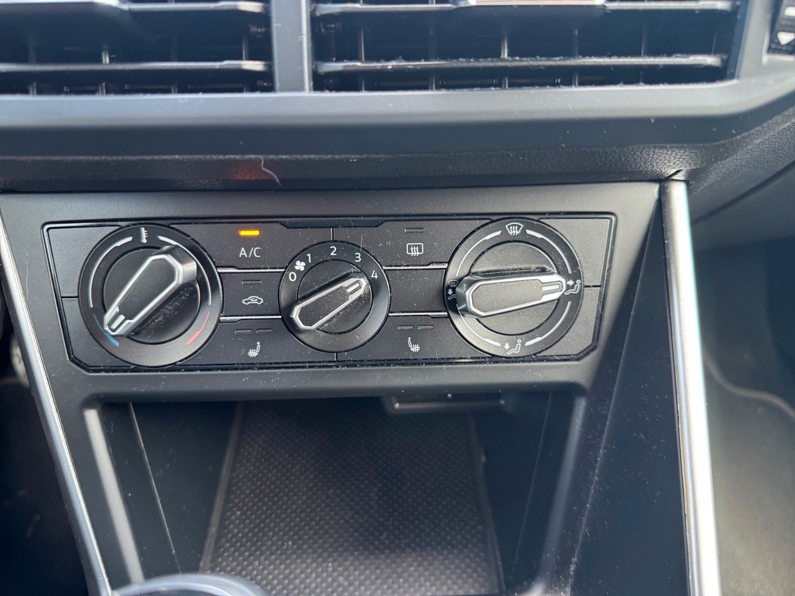 Fahrzeugabbildung Volkswagen Polo VI Life 1.0 TSI
