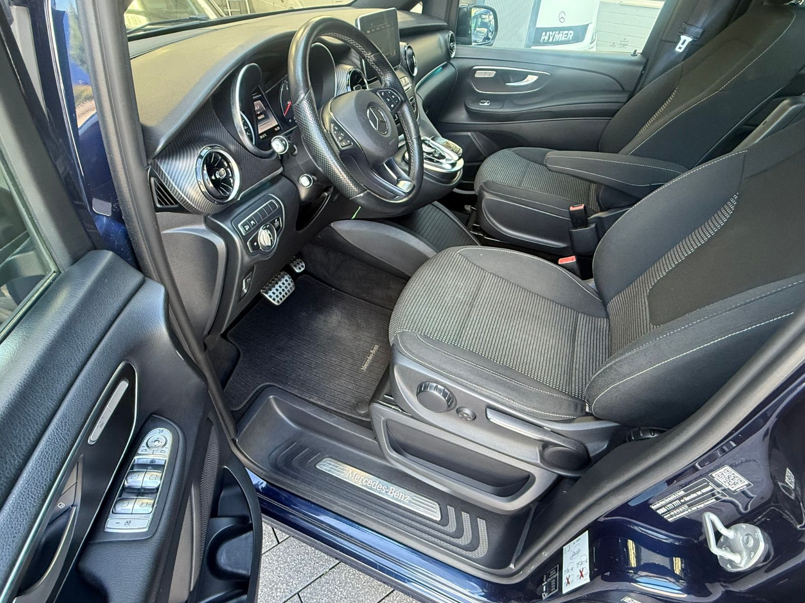Fahrzeugabbildung Mercedes-Benz V 300 d EDITION 4MATIC lang AMG Line