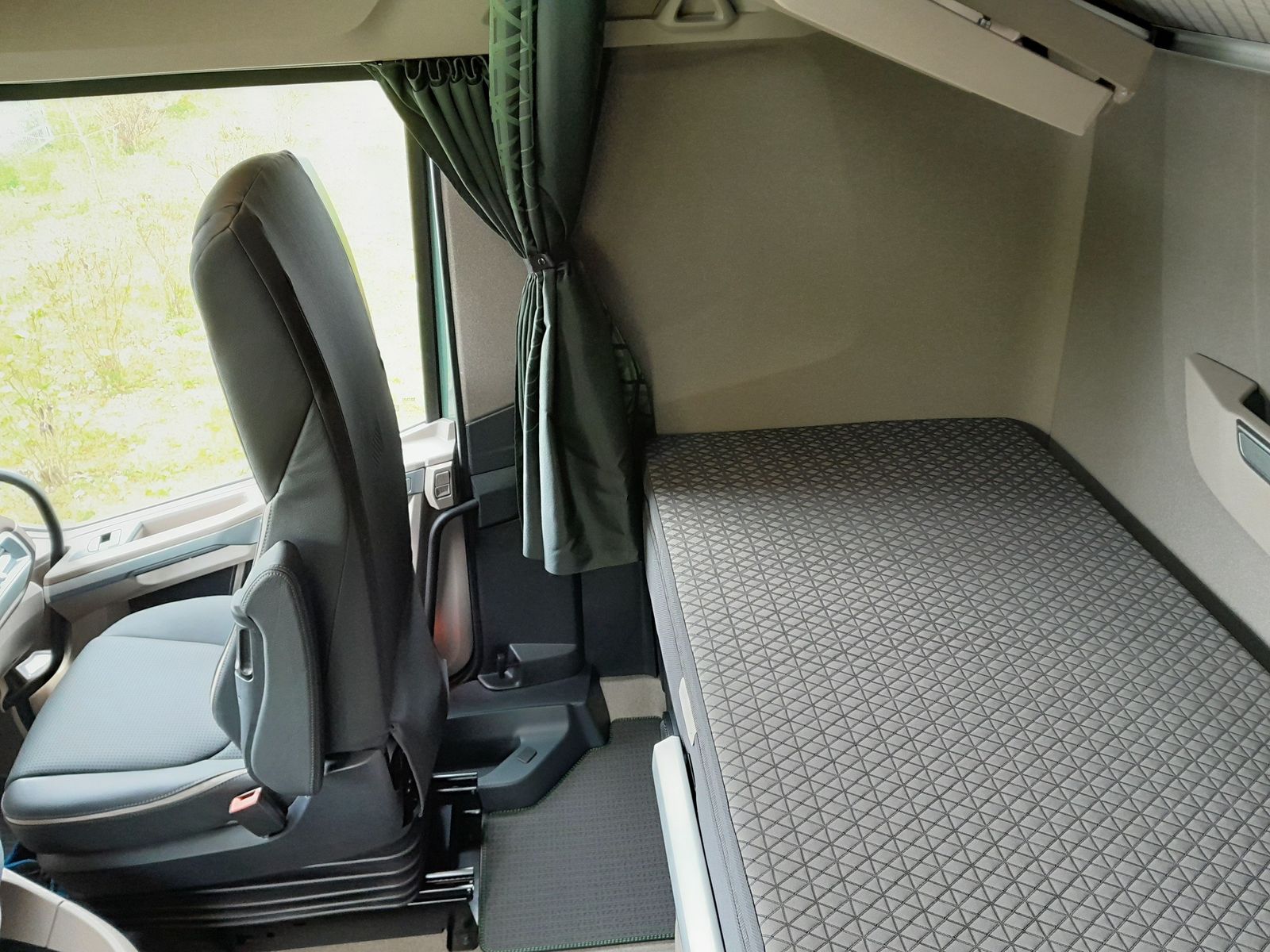 Fahrzeugabbildung DAF FT XG+ 530 EMERALD EDITION
