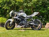 Triumph Street Triple 675 mit Carbonteilen - Offers
