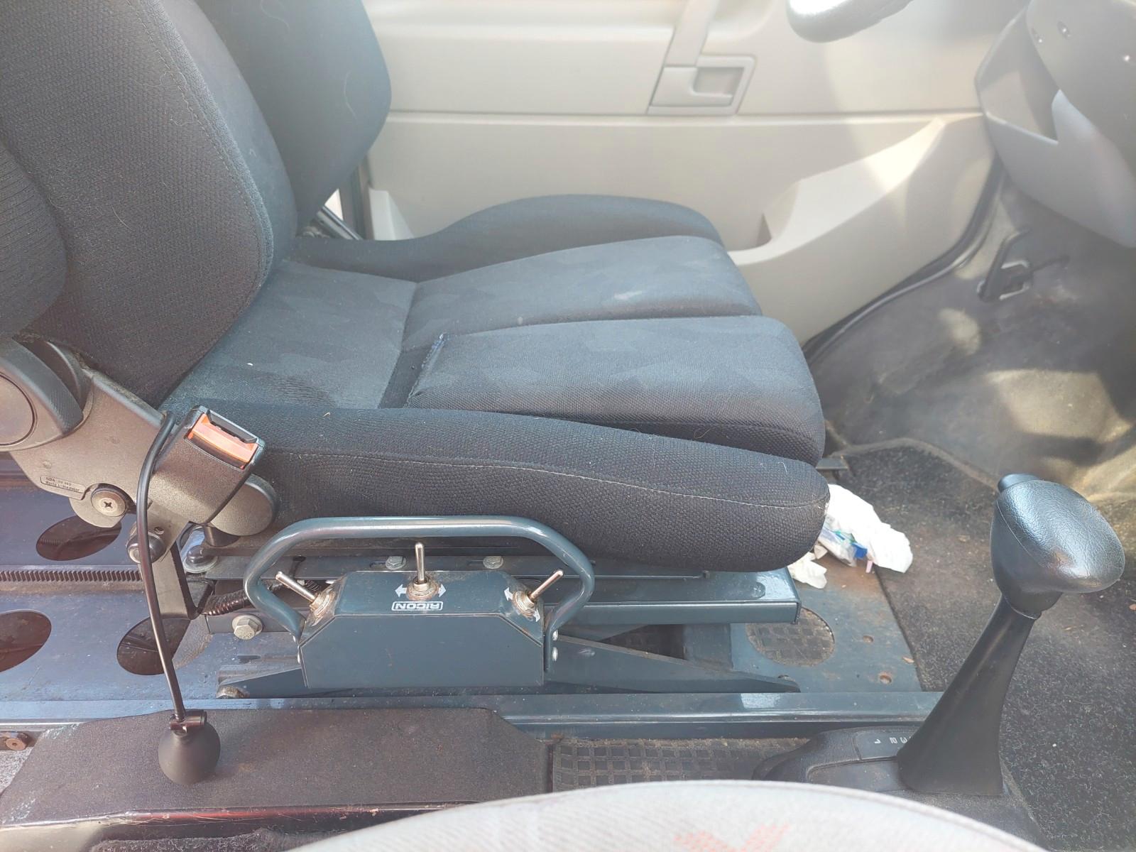 Volkswagen Gut gepfl. T4 m. Rolli-Rampe, Autom., Benzin+Gas