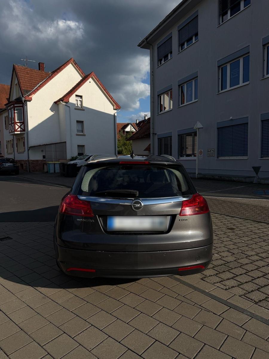 Opel Insignia 2012 — engine 160 HP (118kW)