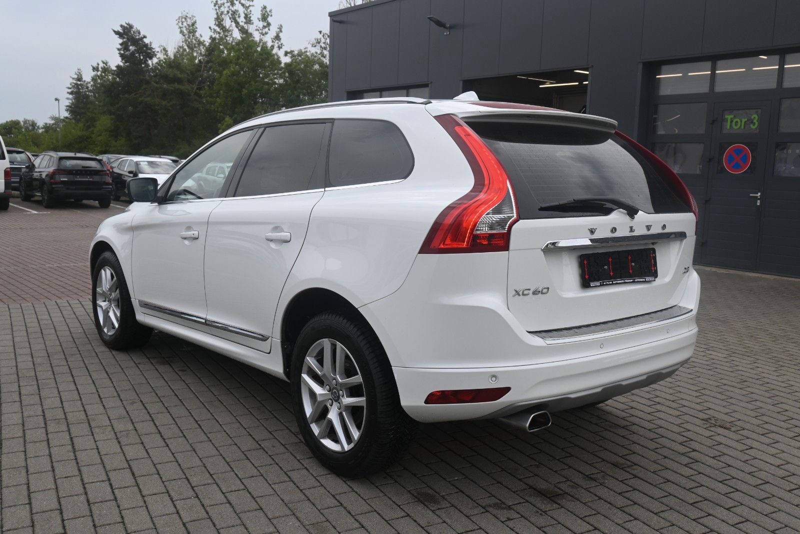 Fahrzeugabbildung Volvo XC60 D3 Autom. FWD Summum*Bi-Xenon*RFK*BLIS