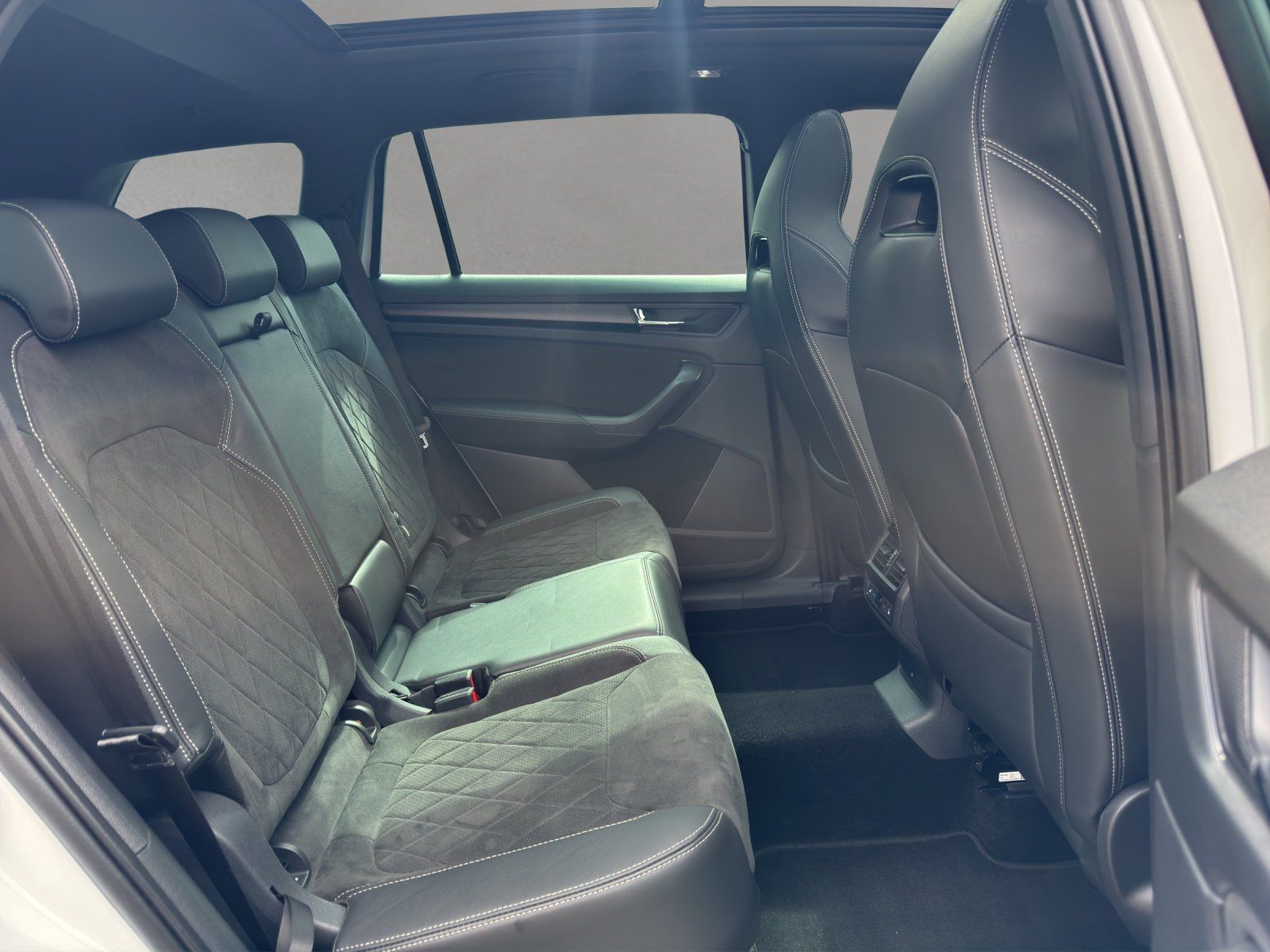 Fahrzeugabbildung SKODA Kodiaq 2.0 TDI Sportline 4x4/PANO/AHK/KAMERA/ACC