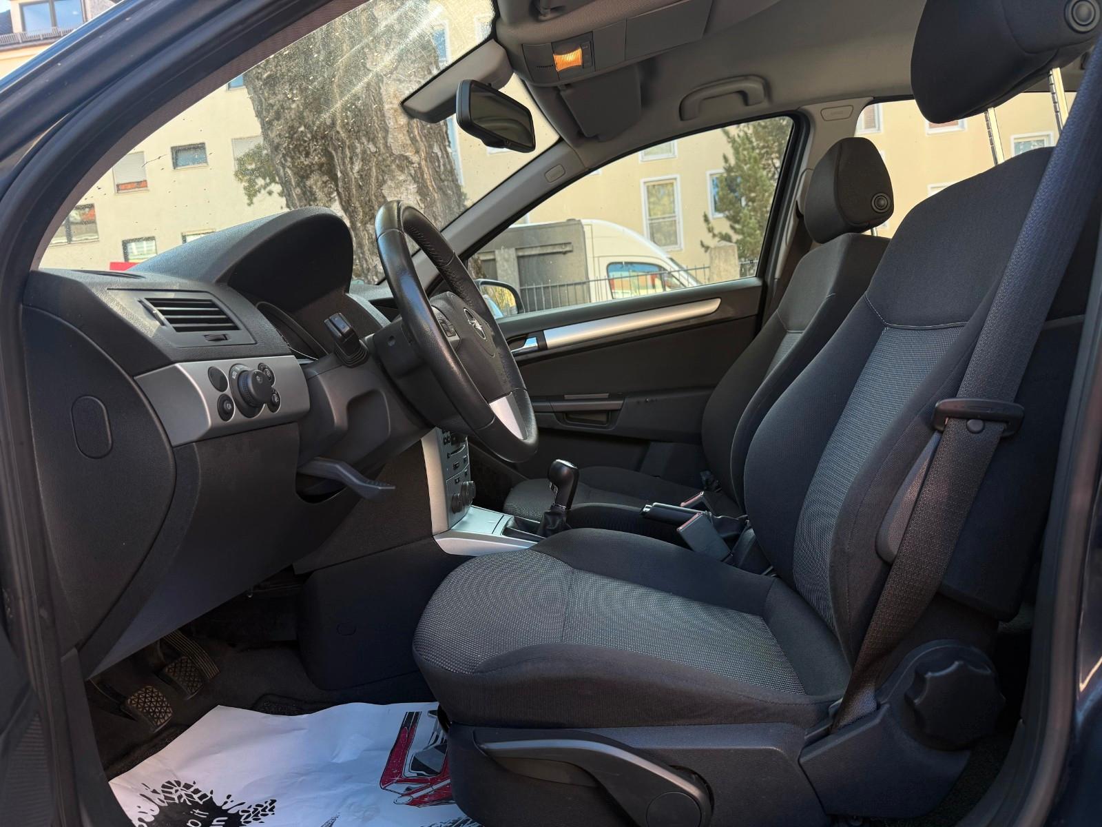Opel Astra 2009 — photo 7