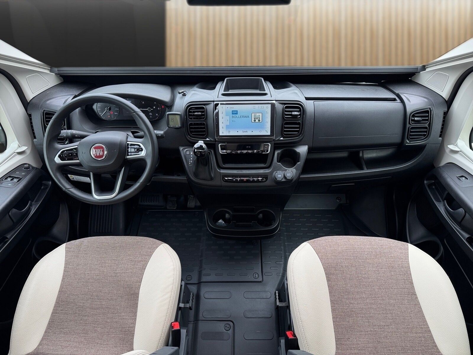 Fahrzeugabbildung Eura Mobil Van V 635 EB 180 PS, Skyroof, Automatik