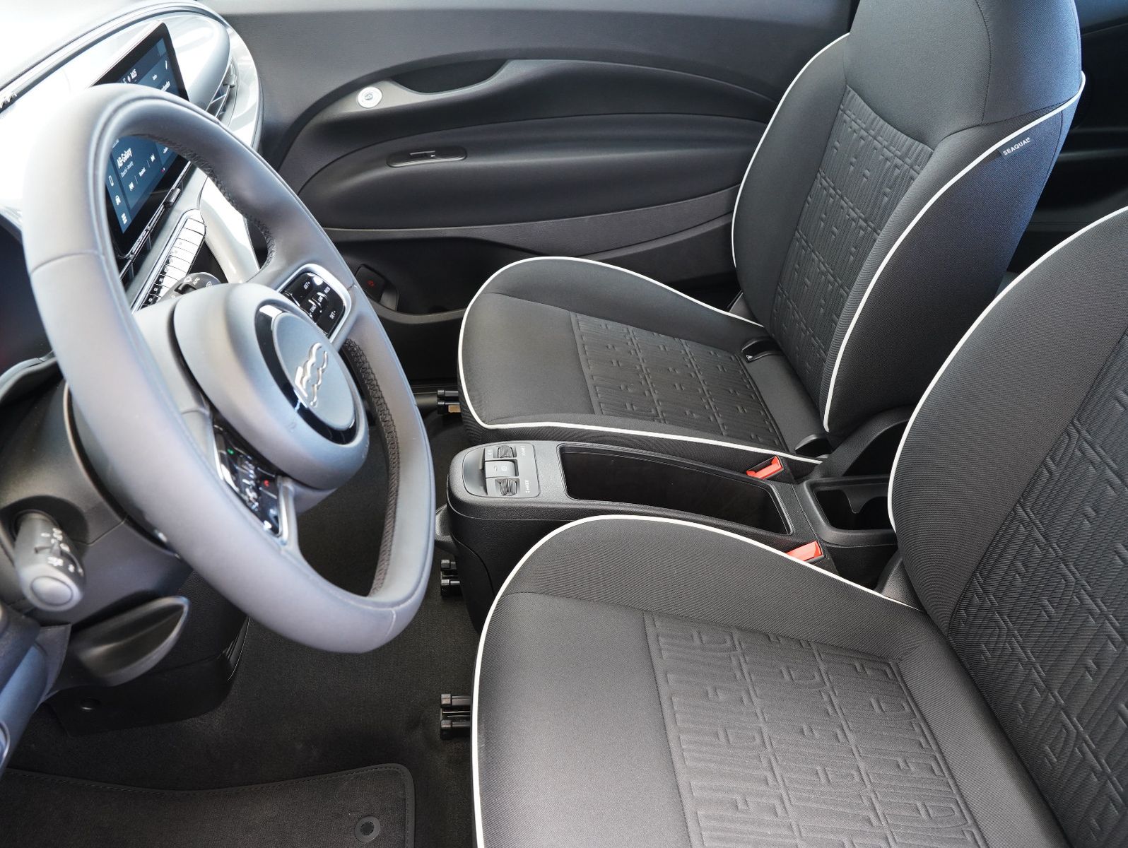 Fahrzeugabbildung Fiat 500e 87KW/42kWh/DC-LADEN/CARPLAY/DAB/SOH