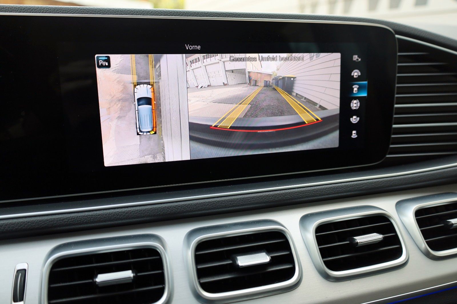 Fahrzeugabbildung Mercedes-Benz GLE 350d 4M AMG Line Leder,Navi,LED,360°,ParkPak