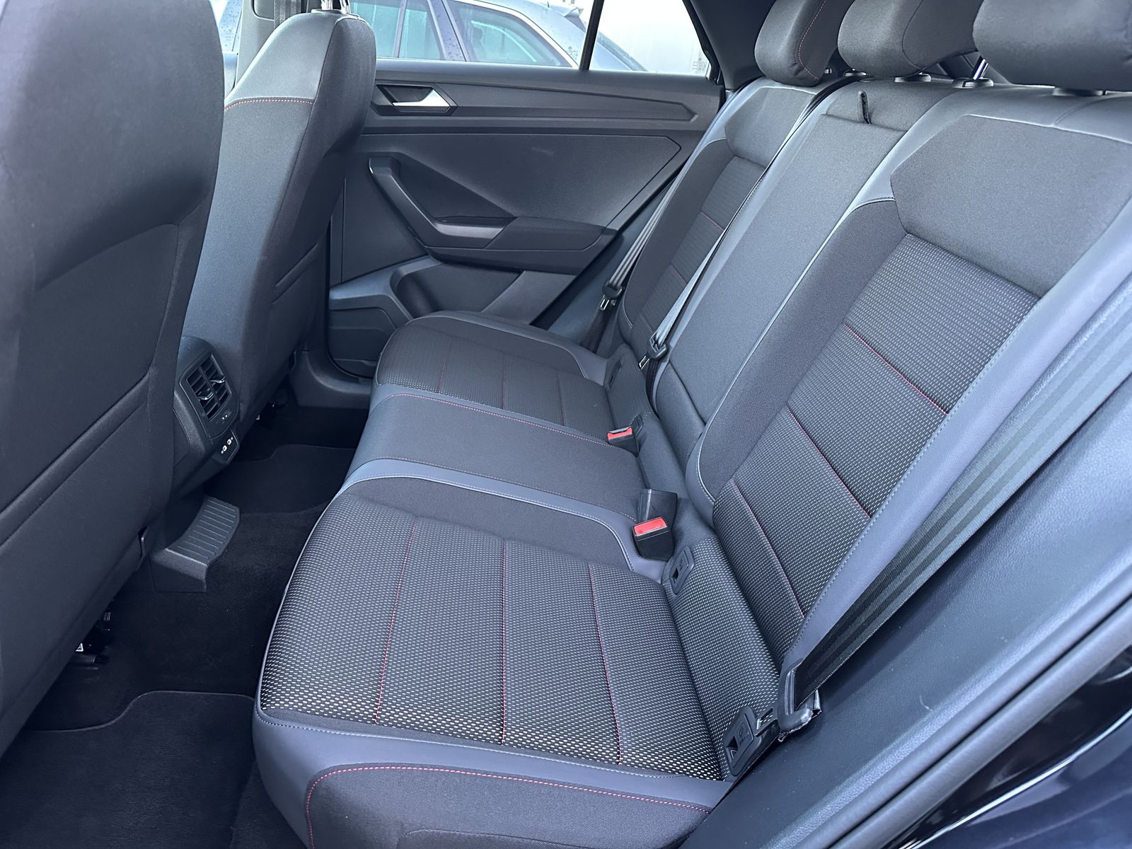 Fahrzeugabbildung Volkswagen T-Roc 2.0 TDI 4M DSG Sport NAV+LED+ACC+VCOCK+1HD