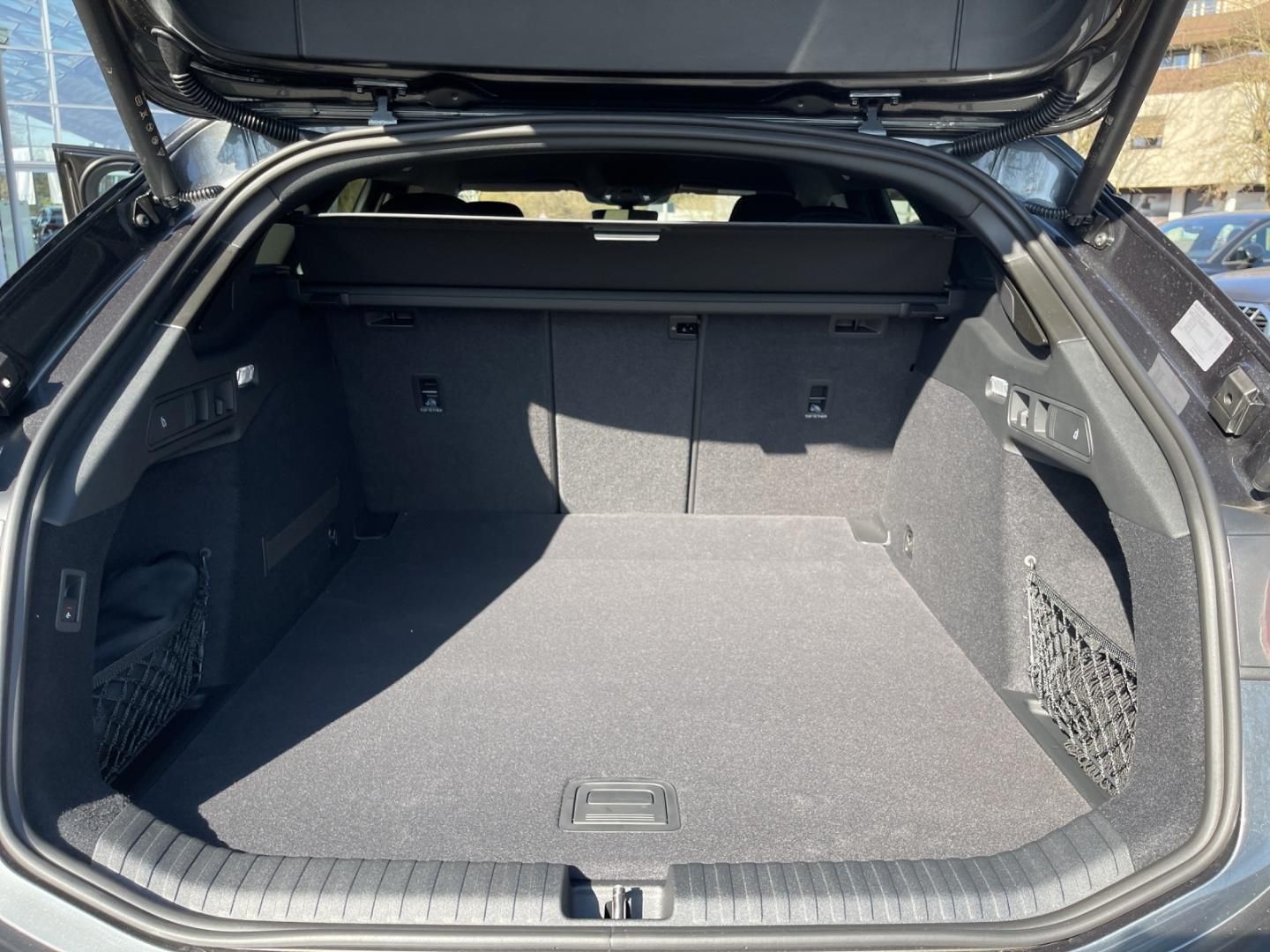 Fahrzeugabbildung Audi A6 Avant e-tron 2x S Line, Tech pro, MMI pro, 21