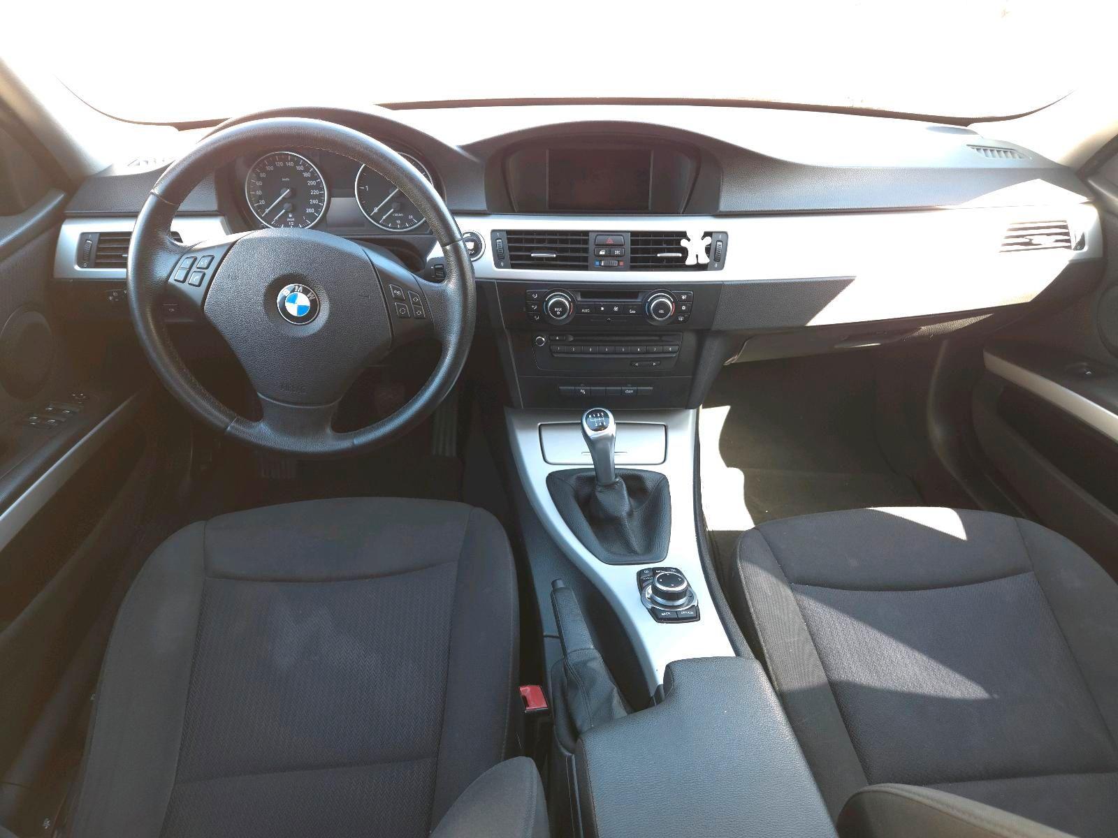 BMW 318 2009 — photo 8