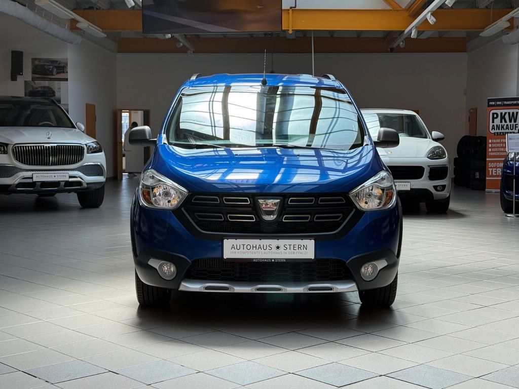 DACIA Lodgy Stepway Plus|7-Sitzer|SHZ|PDC|Kamera|Klima DACIA Lodgy Stepway Plus|7-Sitzer|SHZ|PDC|Kamera|Klima