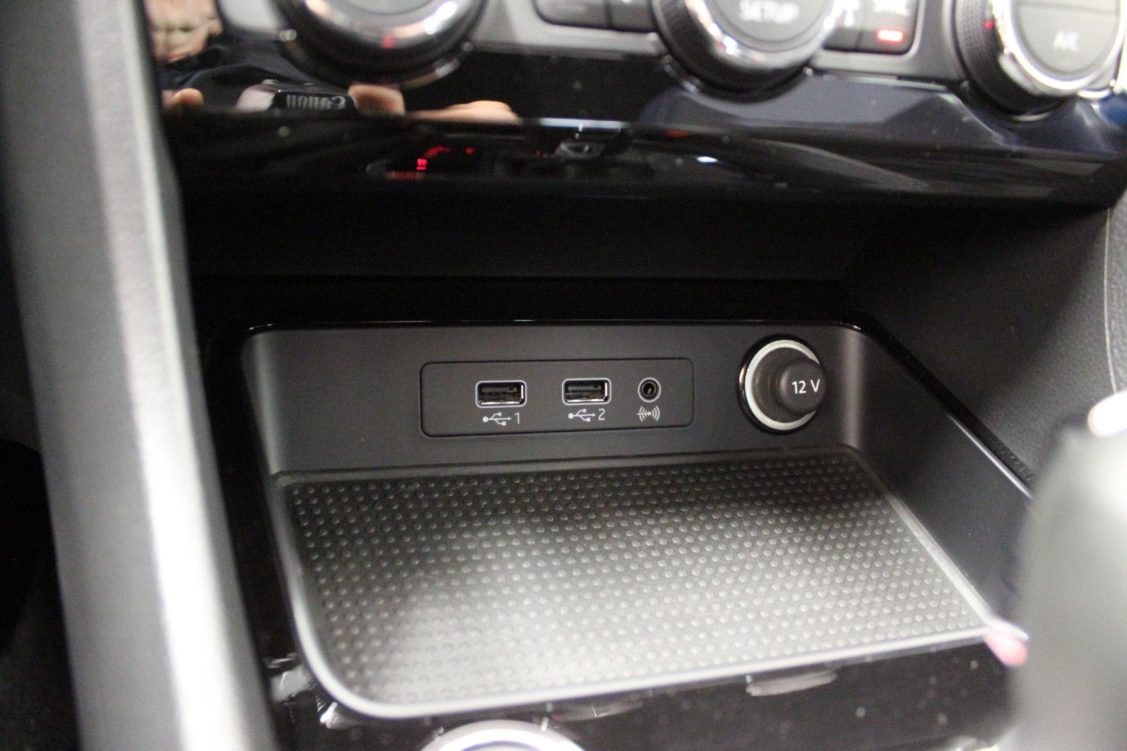 Fahrzeugabbildung SEAT Ateca 1.5 TSI ACT 110kW Xcellence DSG *Winterräd